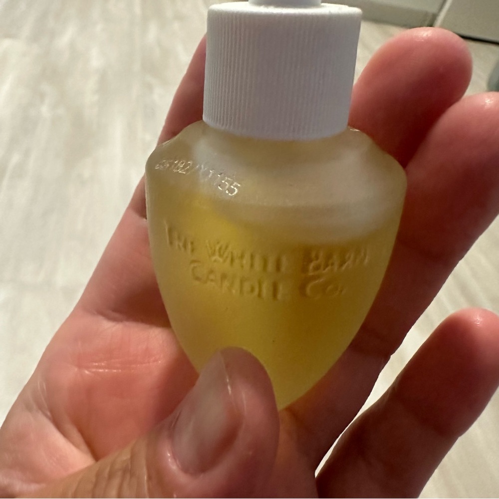 (2) The White Barn Candle Co Plug In Scented Home Fragrance Bulbs ReFills - Picture 2 of 2